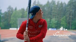 Manse-ottelua ennakoimassa Superpesis-debyyttinsä tekevä Akseli Mäkinen 🤟🔴
