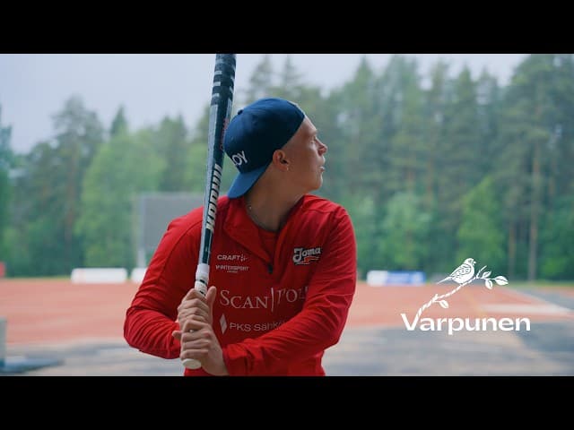 Manse-ottelua ennakoimassa Superpesis-debyyttinsä tekevä Akseli Mäkinen 🤟🔴