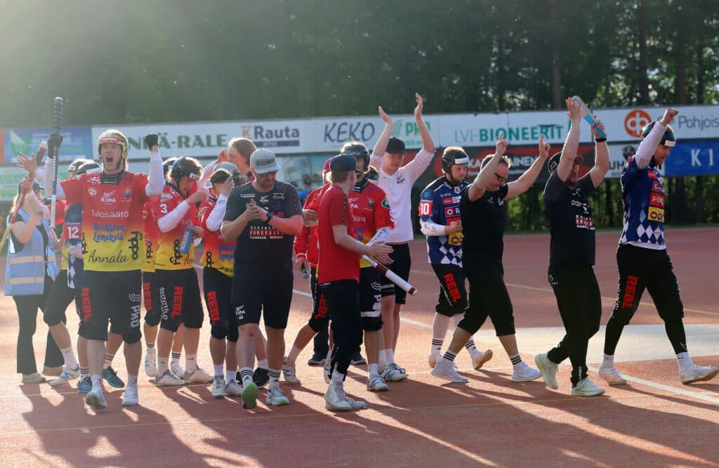 Kolmen pisteen paineet näkyivät ottelussa ja Ankkureiden pelinjohtaja Mikko Vainionpää tiivisti asian: ”Kitee oli huono ja me oltiin idiootteja.” KiPa-AA 2-0 (3-0, 3-2)