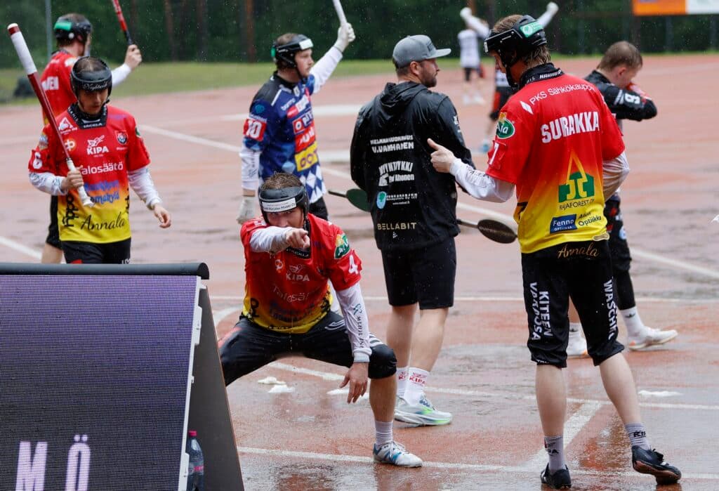 KiPa pesi Koskenkorvan kunnolla ensimmäisen jakson vesisateessa ja toisella kitkuteltiin 0-4 tappiolta tasoihin. KiPa-KoU 1-0 (13-2, 4-4)