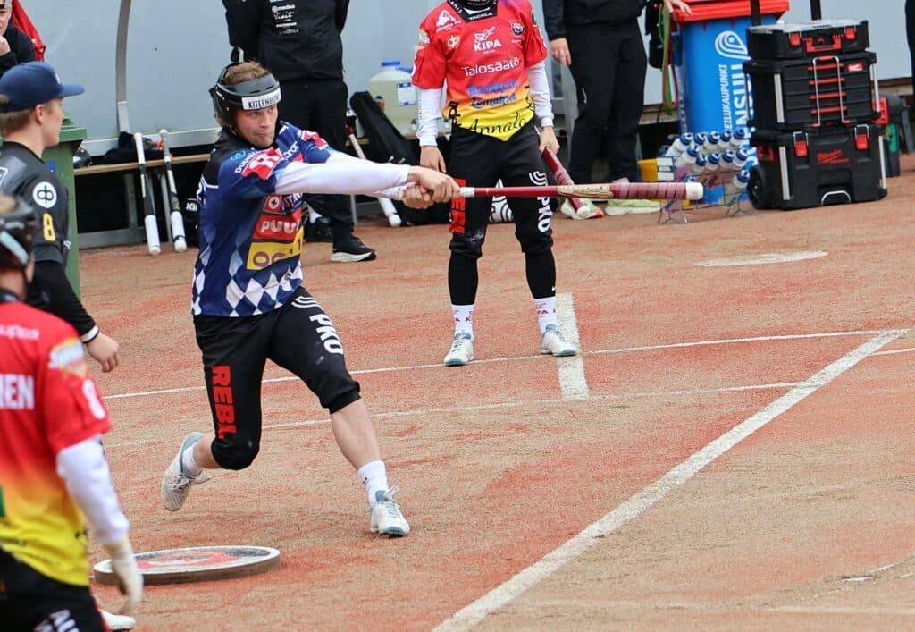 Pohjois-Karjalan I Derby oli kuin olisi ollut suomensarjan ottelussa. Juho Toivola kuritti KiPaa ensimmäisellä jaksolla ja Joosua Rättö toisella. KiPa-JoMa 0-2 (3-4, 2-5)