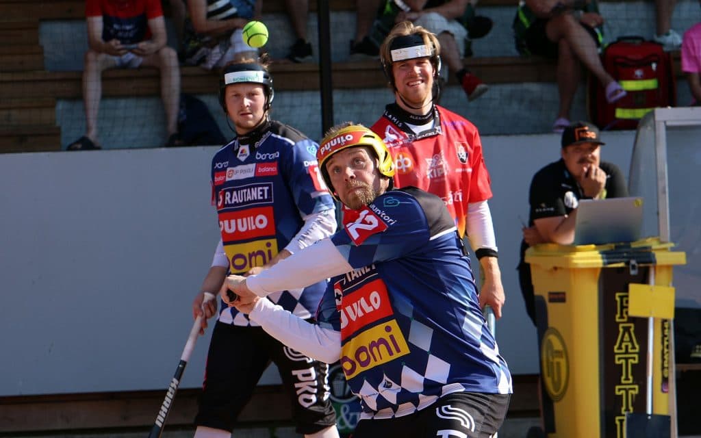 Helle pehmitti päitä enemmän kuin palloja. KiPalle kahden pisteen voitto Pattijoesta Janne Mäkelän neljän juoksun ansiosta. KiPa-PattU 1-0 (1-1, 6-4)