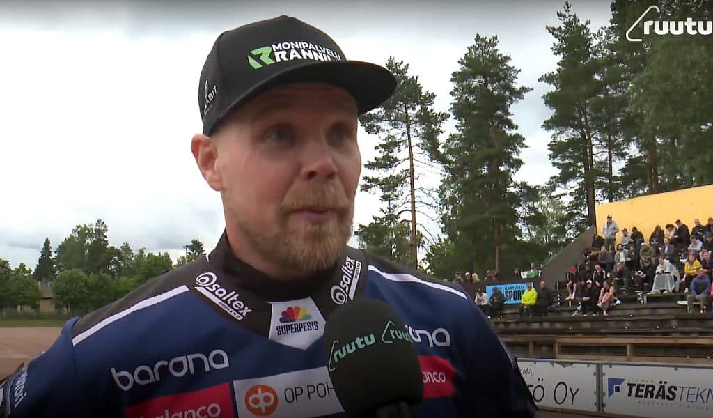 KiPa haki Pippolan ja Mäkelän lyönneillä pisteen sarjan kolmoselta Pihkalasta. Tahko-KiPa 1-2 (3-2, 0-1, 1-2k)