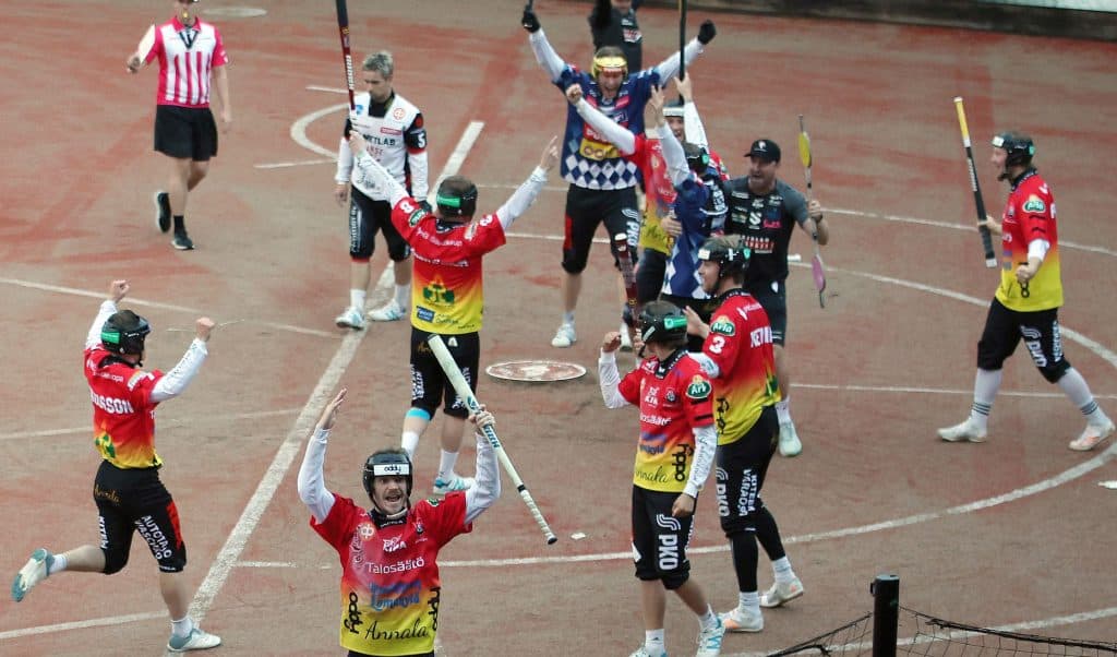 KiPa jatkoi Janne Mäkelän kolmella juoksulla voittoputkeaan jo 8 otteluun Manse PP:n kustannuksella. KiPa-Manse PP 2-0 (2-0, 4-3)